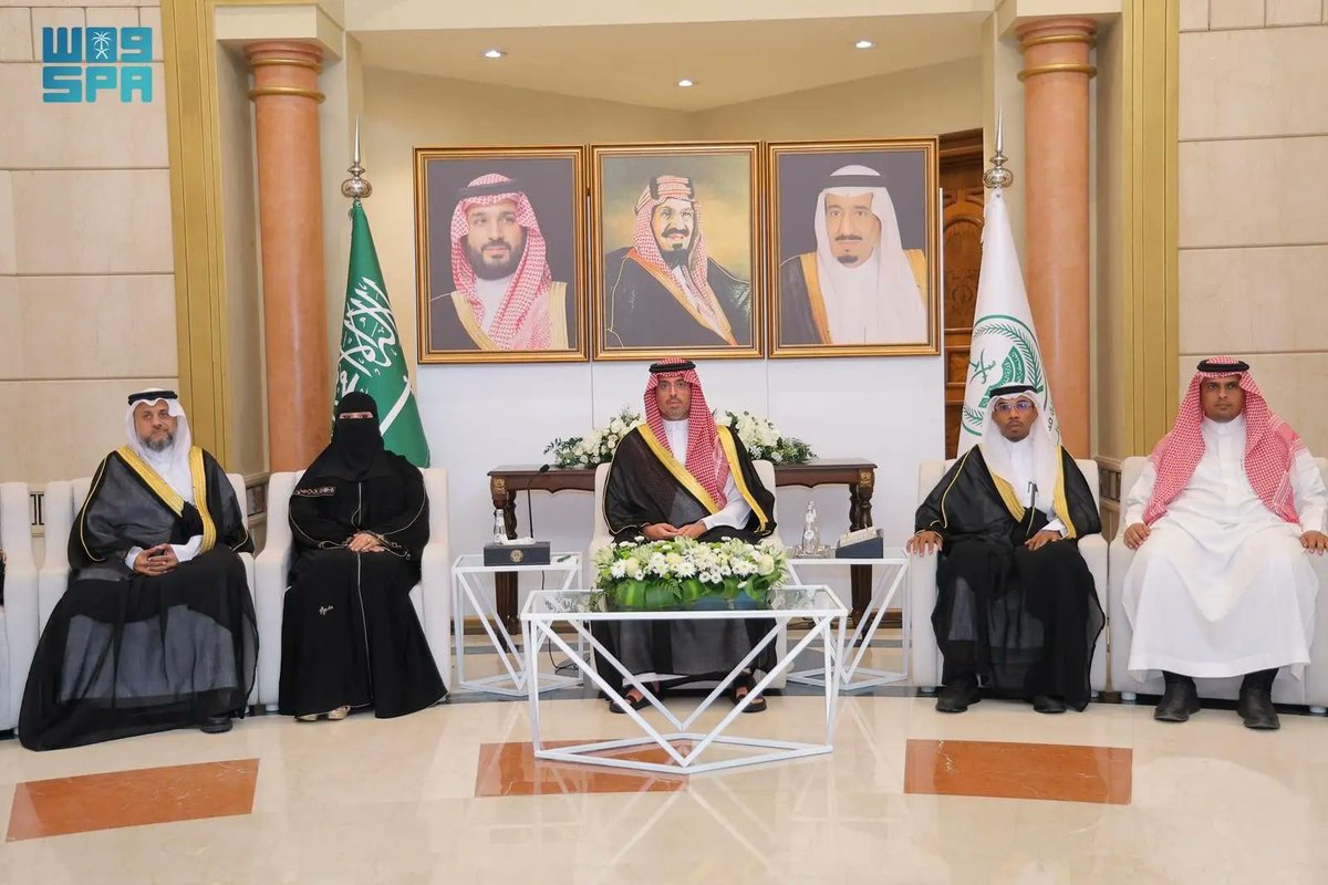 SPAregions's tweet photo. محافظ جدة يُكرّم مدارس تعليم المحافظة الحاصلة على التميّز المدرسي 2025.
https://t.co/9D4ulXMbSz
#واس https://t.co/CBL4Rb86ta