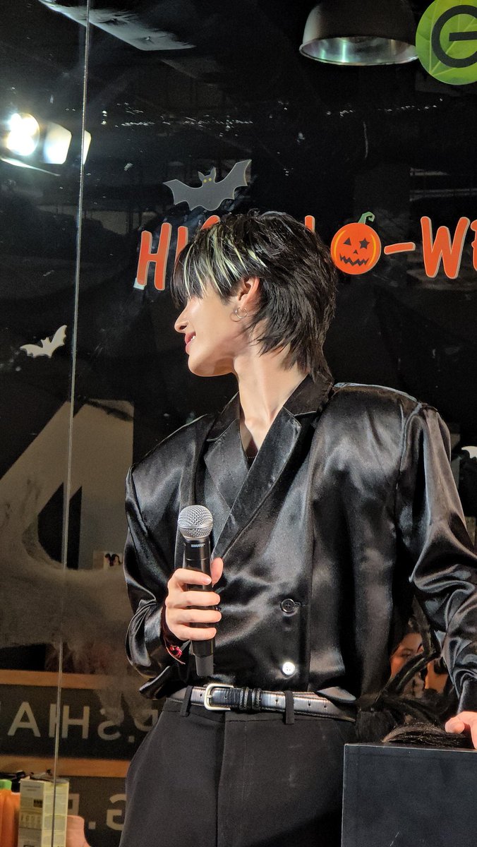 หล่อครับหล่อ ใจหนู🥺🤏🏻

SANTA HIGHLOWEEN MONTH

#GarnierHairlighterxSanta