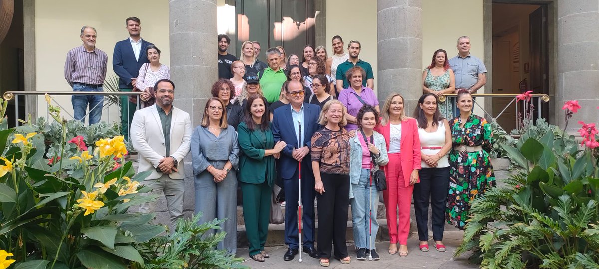 💜 Hoy hemos acompañado a ASOCIDE Canarias, la Asociación de Sordociegos de España, en la lectura del manifiesto por el Día Europeo de las Personas con Sordoceguera. 

<a href="/aytolalaguna_es/">Ayuntamiento de La Laguna</a> <a href="/LuisYerayAlcald/">Luis Yeray Gutiérrez</a>