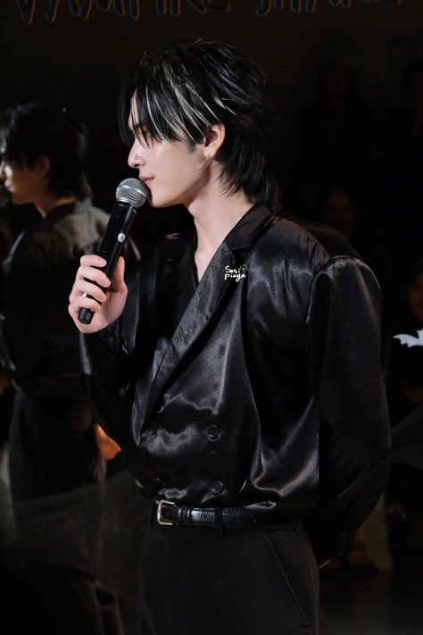 COREOPS's tweet image. ☆✮〰Like Reply &amp;amp; Repost〰☆✮

Shadows fall. Hair glows. Welcome to SANTA HIGHLOWEEN MONTH.

SANTA HIGHLOWEEN MONTH

#GarnierHairlighterxSanta
#Santapp

Midnight hair, spotlight shine — that’s Santa x Garnier.

SANTA HIGHLOWEEN MONTH

#GarnierHairlighterxSanta
#Santapp