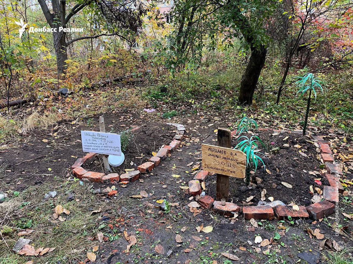 Graves in the yards of Kostyantynivka.

The same scene now unfolds here as in other cities and towns where the russian army advances reducing everything to dust and rubble and murdering everyone.