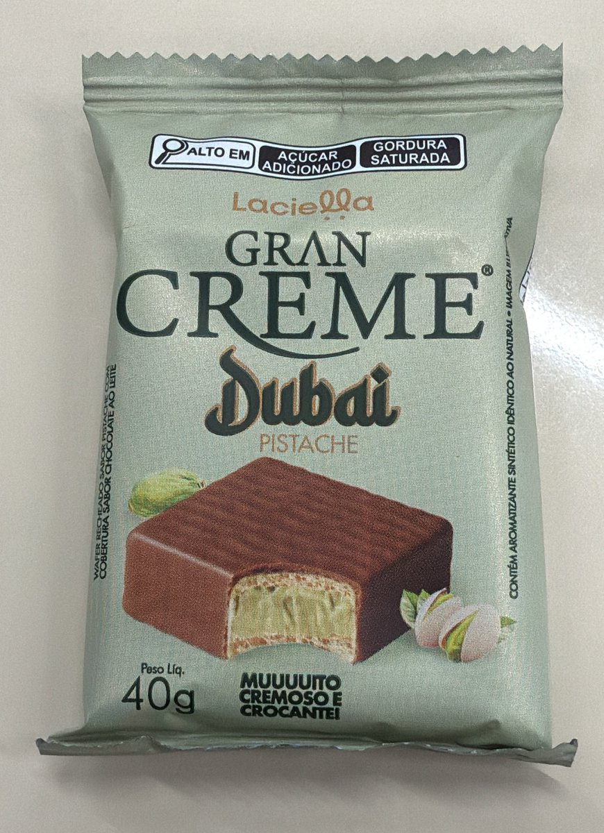 mano ganhei um chocolate de DUBAI PISTACHE do meu amigo KKKKKKKKKKKKKKKKKKKKKKKK na festa do carlinhos maia 😭😭😭😭