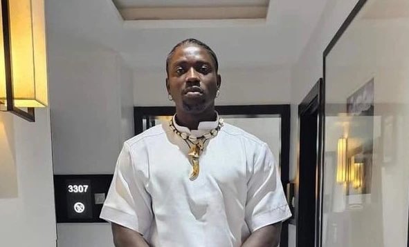 “Till you buy private jet, you’re broke” - Verydarkman gives B Lord wealth criteria after the businessman bought brand new car to prove a point to him