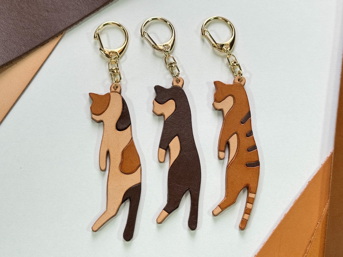 KadowakiKazushi's tweet photo. プレゼント企画🎁🐈

YouTubeチャンネル登録者様10万人を記念して、以前発売して即完売した脱力ネコキーホルダーを、抽選で3名様にプレゼントします！🎁

私をフォロー&amp;この投稿をリポストで応募完了です！（10/28まで）

⚠️この投稿のリプから詳細や注意事項などを必ずご確認ください👇 https://t.co/p17xogFNYA