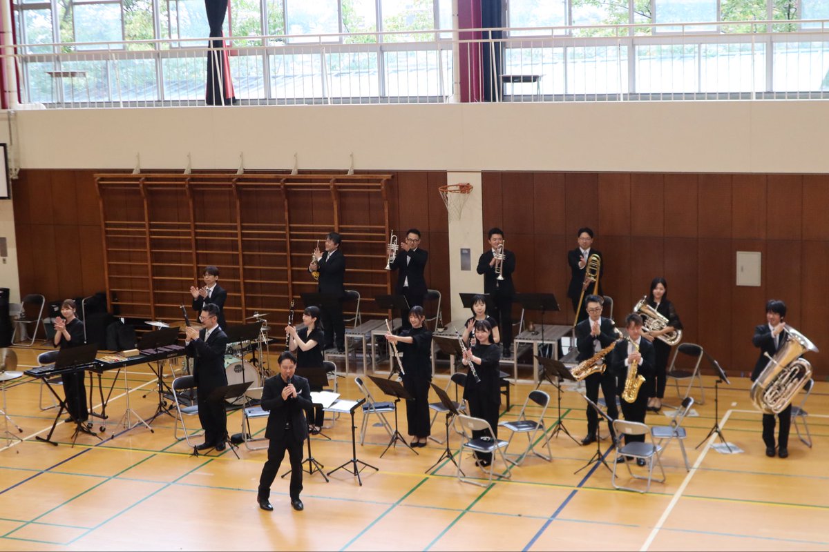 Blitz_winds's tweet photo. 【文化庁「舞台芸術等総合支援事業(学校巡回公演)」】

本日は広島県海田町の小学校にお伺いしました🎺✨
子供たちと質問を通して交流するトークセッションコーナーでは、子供たちそれぞれの興味関心や疑問にお答えしながら、一緒に楽しく充実した時間を過ごしました🙌🏻

#ブリッツフィル https://t.co/DXTpZRlWOy