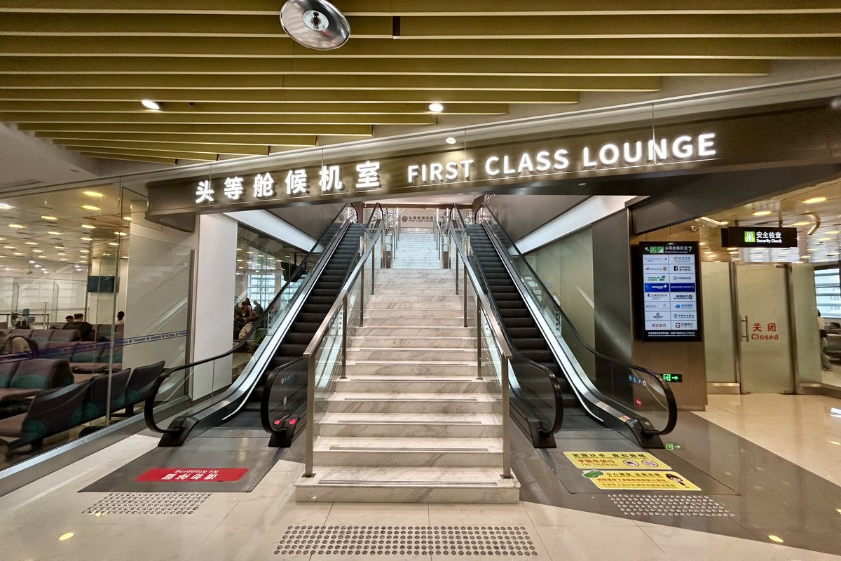 kato_shacho's tweet image. 【✈️廈門のおすすめ空港ラウンジ✈️】
今回見つけたおすすめ空港ラウンジが廈門国際空港の「FIRST CLASS LOUNGE 7」。高級ホテルのラウンジのような雰囲気の店内には飲料や食事が充実。読書室もあり、ゆっくりできる。機会がありましたらぜひお立ち寄りください。
#FIRSTCLASSLOUNGE
#China #Xiamen