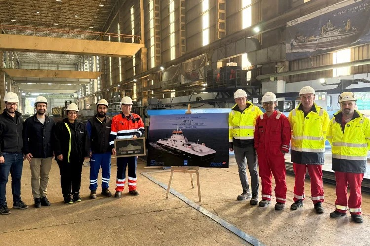 Tersan, Fjord1 hibrit feribotuna başladı

Tersan Tersanesi, Norveçli Fjord1 AS için inşa edilecek bataryalı hibrit feribot (NB1137) projesinin sac kesim törenini gerçekleştirdi.

haberdenizde.com/denizde-gundem…

#bataryalıhibritferibot
#Fjord1AS #sackesim 

<a href="/TersanShipyard/">Tersan Shipyard</a>