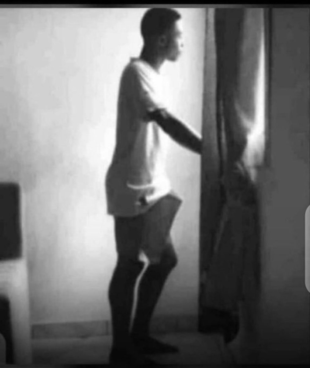 lemessirevient's tweet photo. Quand elle te dit j arrive à midi et que jusqu’à 18h elle n est toujours pas arrivée 😂 https://t.co/0fXBGQsH1o