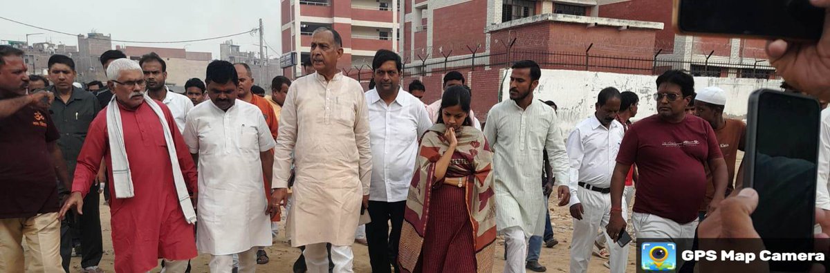 dcrohinizone's tweet photo. Hon'ble Deputy Mayor Sh. Jai Bhagwan Yadav alonwith Dy. Commissioner, RZ inspected the surrounding area of Mubarak (Ward No.39) today on   21-10-2025 to review the work of cleanliness and sanitation of CTU and GVP points @RajaiqbalSingh3 @AshwaniKumar_92 @SBM_MCD @MCD_IT_HQ https://t.co/zfGwxCWx3v