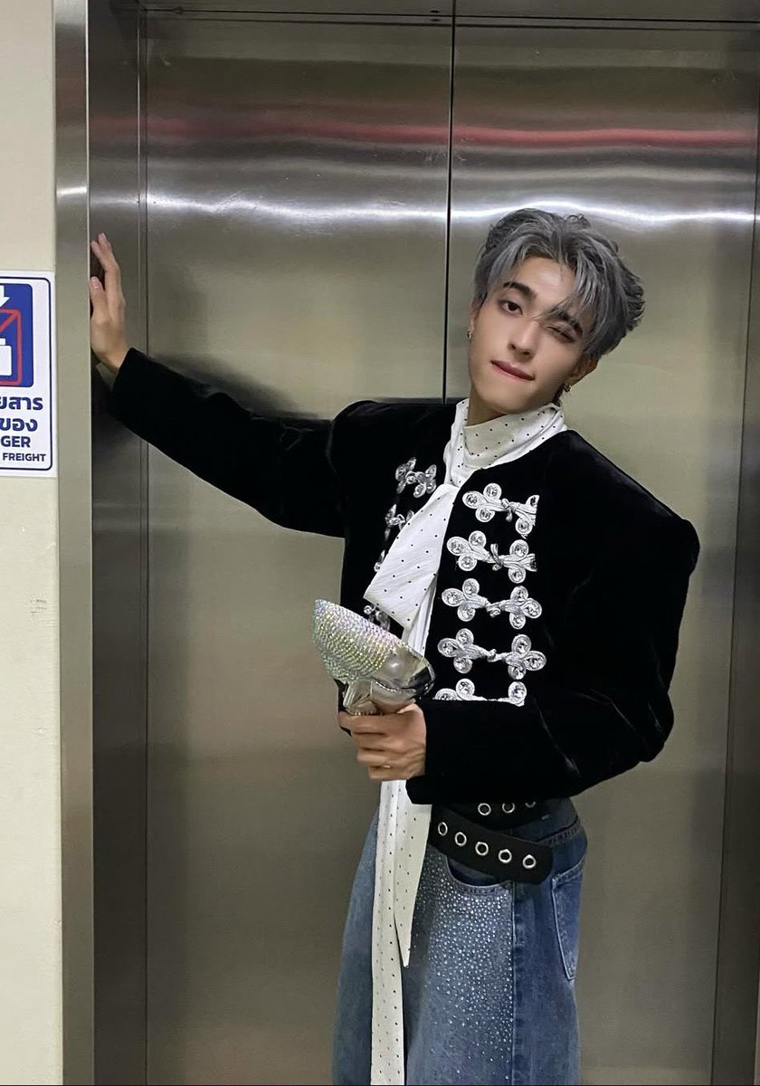 สแตนดี้ของฮงหล่อมากกกกกกก ให้ตายเถอะ