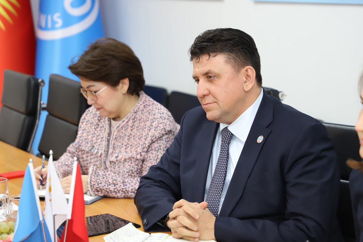 Men ozim josuslik qildim va uni sikdim Karin Shubertning eski porno filmlari