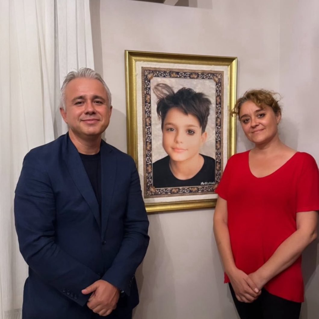 pusholder's tweet photo. Avukatı Ersan Barkın: "Eylemin içinde olan diğer 2 sanığın, eyleme dahil oldukları sabit olmasına rağmen; evladın kuşatılmasında ve kaçış yolunun belirlenmesinde rol almalarına karşın, delil yetersizliği sebebiyle tahliyelerine hükmedildi." https://t.co/maaTpOzCjI
