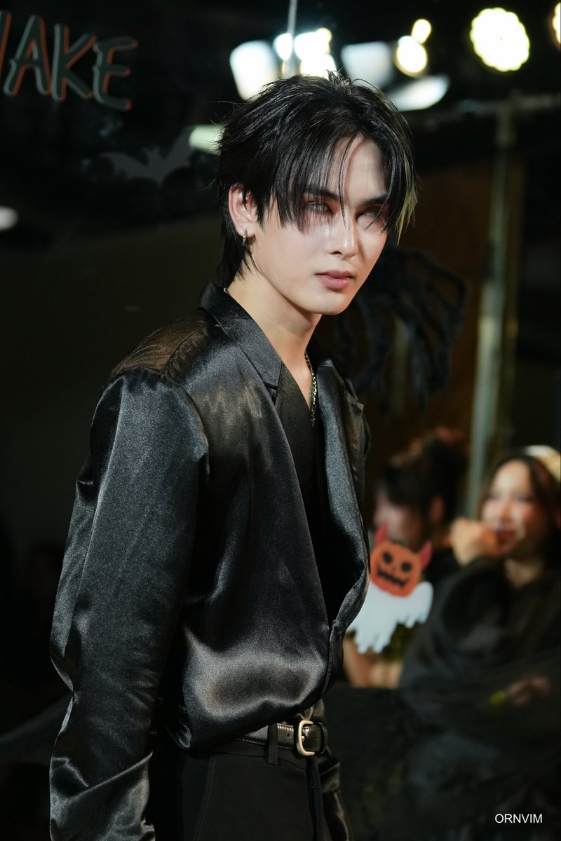 BlodyO1's tweet image. God, he looks so cool no matter what pose he does hahaha 

SANTA HIGHLOWEEN MONTH

#GarnierHairlighterxSanta
#Santapp