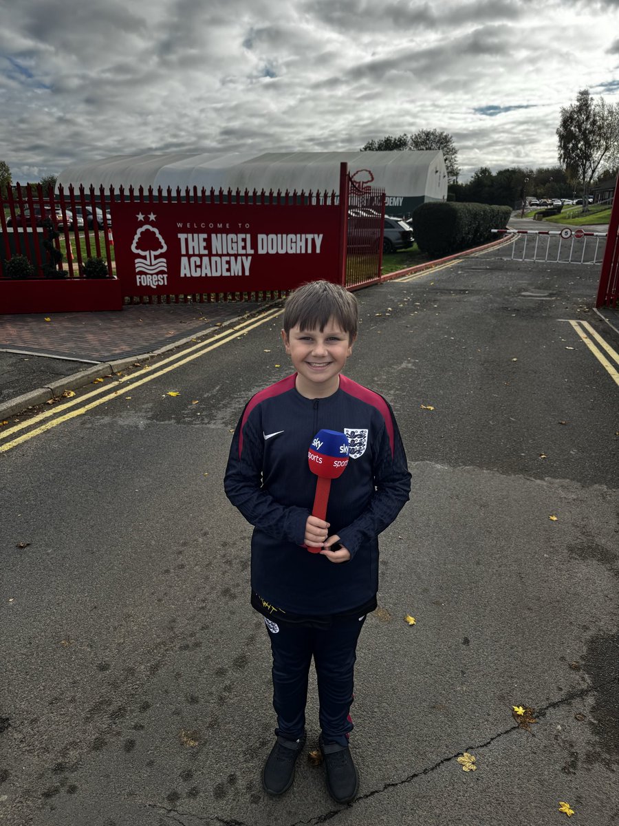 eli_ayton's tweet image. 📍Outside Nottingham Forest training ground as Sky Sports film Sean Dyche’s first day in charge 🍃

Eli Ayton reporting on the big news, with Sky’s @SkyAnton on site 🎥🔥

#NFFC #SeanDyche #SkySports #EliAyton #FootballContent #NottinghamForest