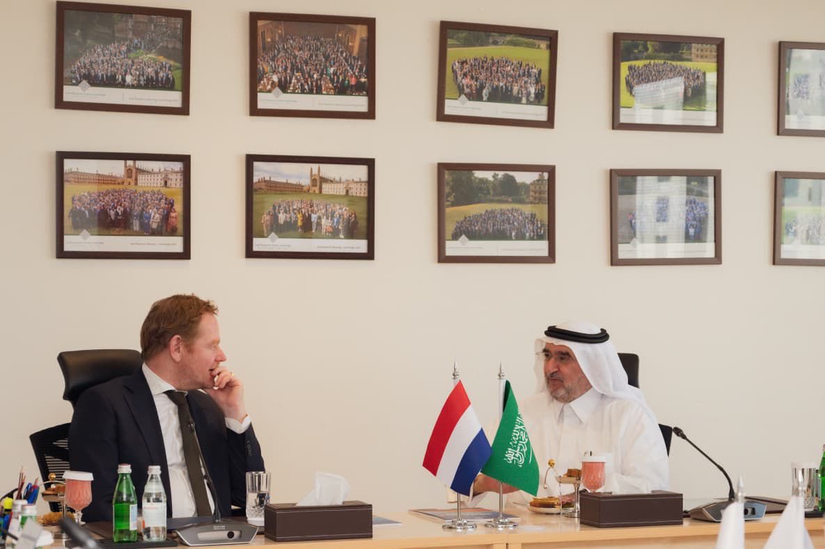 Gulf_Research's tweet image. On October 21, 2025, Dr. Abdulaziz Sager, Chairman of the Gulf Research Center (GRC), hosted a meeting with H.E. Mr. David van Weel, Minister of Foreign Affairs of the Kingdom of the Netherlands @DutchMFA @ministerBZ , and his accompanying delegation at the GRC office in Riyadh,…