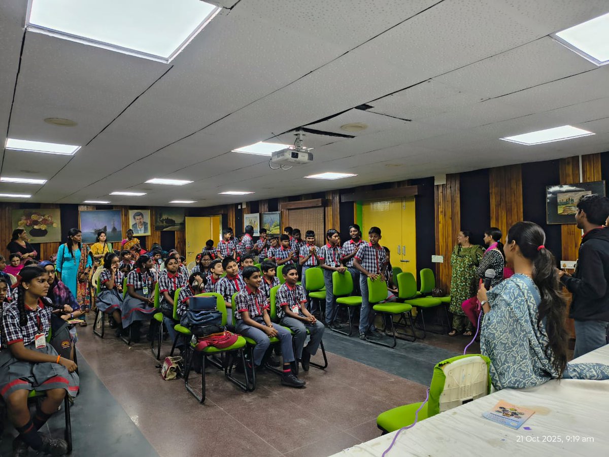 kvno2kalpakkam's tweet image. ✨ No bags, just beats, brushes &amp;amp; moves! 🎶🎨💃 #baglessday #creativevibes
#bagless #kvs #Creativity #creativitytime #learningisfun #kvstudents @EduMinOfIndia @KVS_HQ