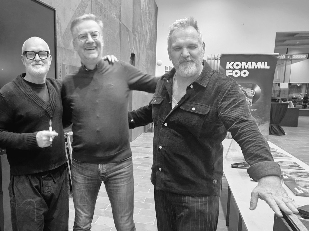 Al lang geleden dat ik iets postte, maar ik post dan ook alleen als het de moeite is.
Vorig weekend naar KomilFoo in Tongeren gaan kijken. Rasartiesten!
En <a href="/WalschaertsRaf/">Raf Walschaerts</a> is daarenboven een enorm sympathieke mens.