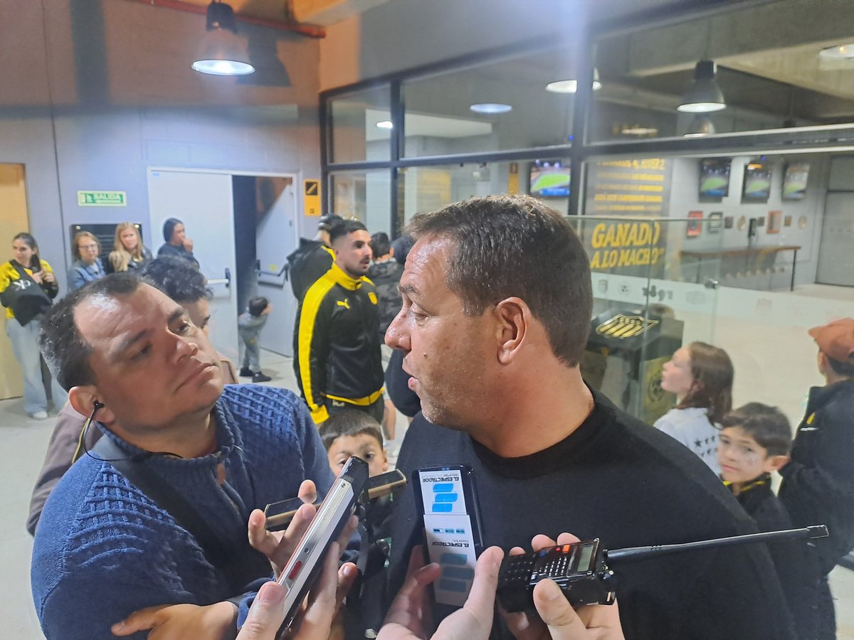 Wilson Méndez (@wilsonmendez86) on Twitter photo "Negociamos y llegamos a lo que Cerro quería, después el Presidente de Cerro me dijo que la directiva quería otra cosa. Cerro tiene derecho a jugar en su casa, son las reglas del juego", Ignacio Ruglio en #Minuto1 <a href="/CarveDeportiva/">Carve Deportiva</a> "Negociamos y llegamos a lo que Cerro quería, después el Presidente de Cerro me dijo que la directiva quería otra cosa. Cerro tiene derecho a jugar en su casa, son las reglas del juego", Ignacio Ruglio en #Minuto1 <a href="/CarveDeportiva/">Carve Deportiva</a>