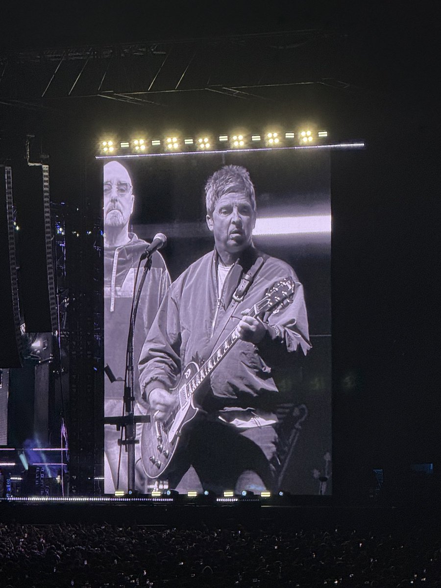 Oasis Mania tweet media