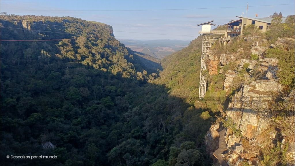 En #Sudáfrica hay lugares asombrosos, como el cañón del #ríoBlyde, de 700m de profundidad.
Para llegar hasta este punto, llegamos a través de la #rutaPanorama, una carretera escénica en la que sólo quieres parar para hacer fotos. 

buff.ly/bYUaC6h 

<a href="/MadridTB/">Madrid TB</a>