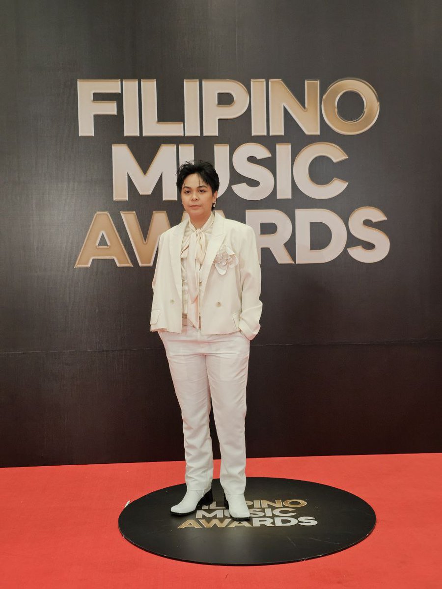 mrld is dashing in white on the Filipino Music Awards red carpet!

#FilipinoMusicAwards
#FMAs  
#mrld