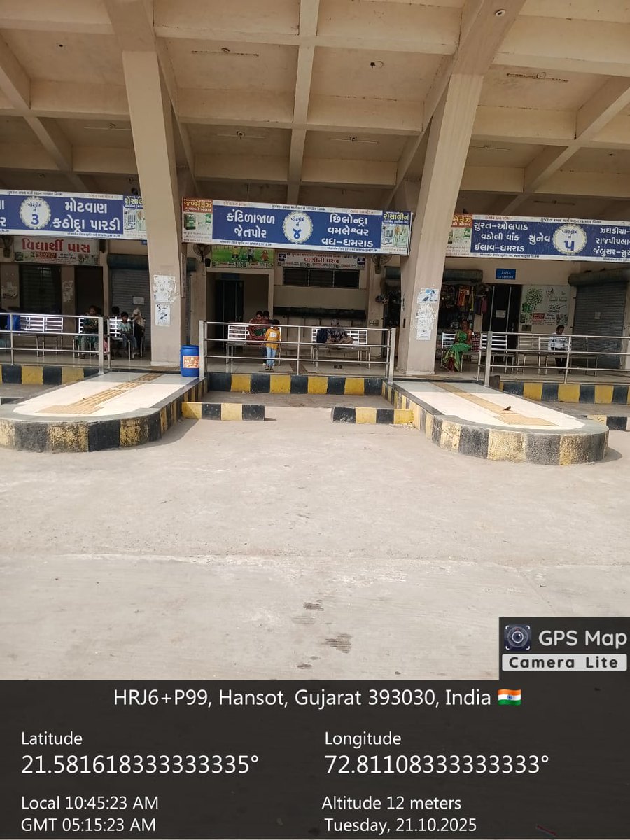 dmankleshwar's tweet photo. આજ રોજ "સ્વચ્છતા હી સેવા 2025" અંતર્ગત હાંસોટ બસ સ્ટેશન ખાતે સફાઈ ઝુંબેશ હાથ ધરી પાર્કિંગ એરીયા,પ્લેટફોર્મ એરીયા, પાણીની પરબ તથા જાહેર શૌચાલય ની સાફ સફાઈ કરવામાં આવી.
#SHS2025
#Swachhotsav https://t.co/iSRcLZX58P