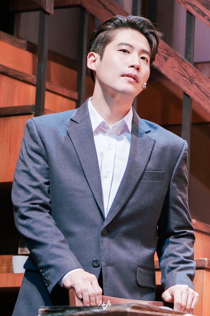 251018 15시 공연
뮤지컬 <이름 없는 약속들로부터>
커튼콜 데이

이윤섭 役 | #황두현 배우님