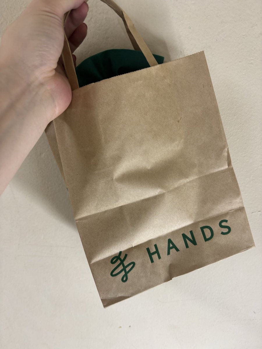 今日は浅草演芸ホール初日❣️
お客様に何やらプレゼント頂いた🩷