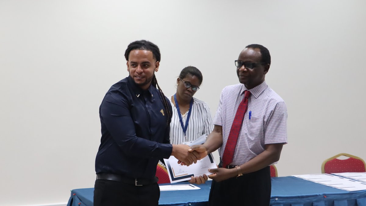 👩‍⚕️ Skilled health workers are at the heart of a resilient health system.

Through training and capacity building, WHO strengthens Seychelles’ health workforce to deliver high-quality care for all.

#healthworkers
#capacitybuilding 
#Seychelles
