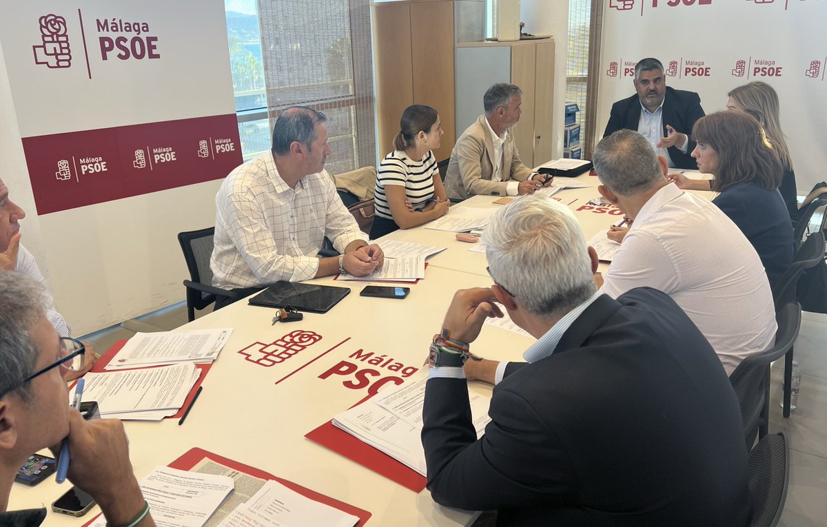 Hoy hemos tenido reunión de grupo del <a href="/PSOEdipmlg/">PSOE Diputación de Málaga</a> para tratar los temas que se debatirán en pleno de la Diputación de Málaga. 
Prioridad absoluta esclarecer qué está ocurriendo con los cribados de cáncer y exigir soluciones inmediatas. Pediremos el apoyo claro de la provincia.