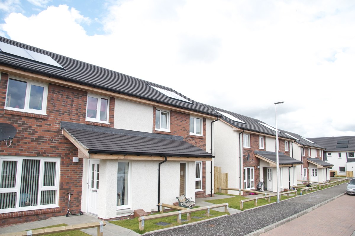 midgov's tweet image. Councillors today approved a strategy to deliver 1,583 new affordable homes over the next 5 years, helping to meet growing demand for housing. Homes will be built in the areas that need them most.  
Find out where: ow.ly/GkK750Xfufz
#affordablehomes #midlothian