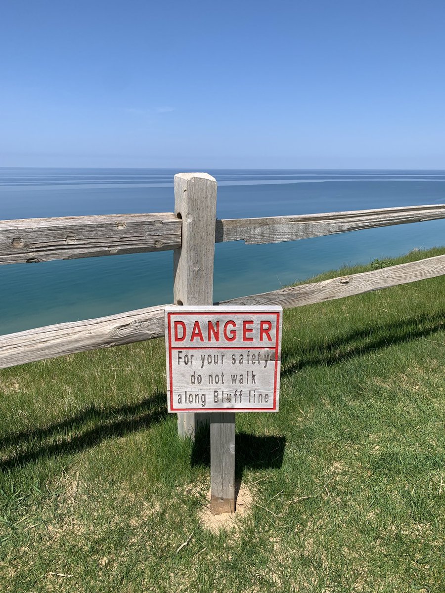 RickAdamek's tweet photo. @casualclubguy Arcadia Bluffs is beautiful, no doubt. Locals prefer to play the South.. I agree. Square green &amp; square bunkers is not something you see everyday.. https://t.co/N46u62CZ7c