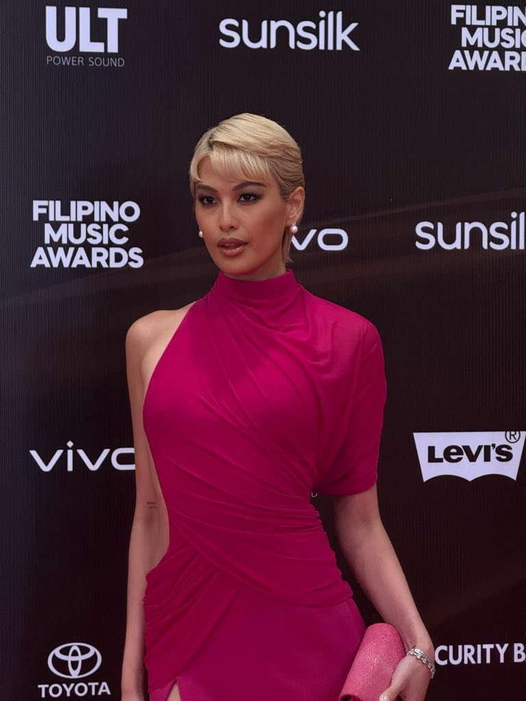 khenthought1998's tweet photo. Tonight’s look of MMD!

MMD PRESENTER AT FMA
#FilipinoMusicAwards #MMDAtTheFMA https://t.co/6Kg3xJz6OE