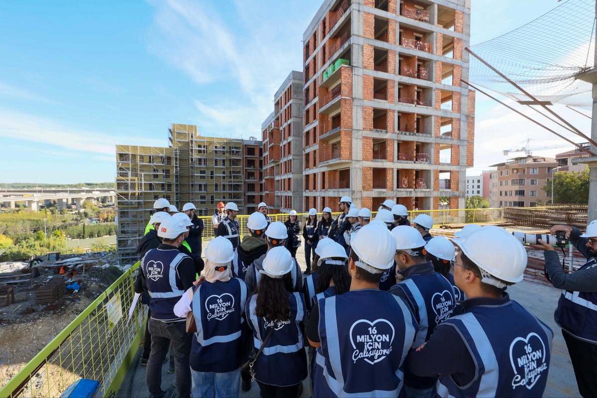 Yıldız Teknik Üniversitesi Yapı Kulübü öğrencileri, İBB Deprem Risk Yönetimi ve Kentsel İyileştirme Daire Başkanlığı ile iş birliği yaparak, riskli yapılarda yaşayan vatandaşlarımız için hayata geçirdiğimiz Eyüpsultan Akşemsettin Mahallesi Kentsel Dönüşüm projemizin şantiyesini