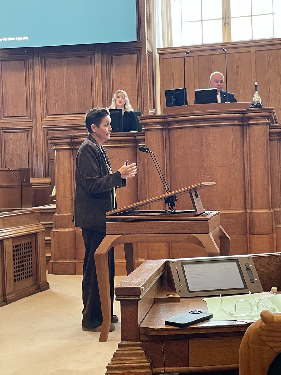 Vi vil hjælpe de fattigste børn med penge til ordentlig mad, mens SVM-regeringen vil bruge milliarder på billigere slik. Der er et valg. Vi vælger hjælpen til de fattigste børn. #ftlive