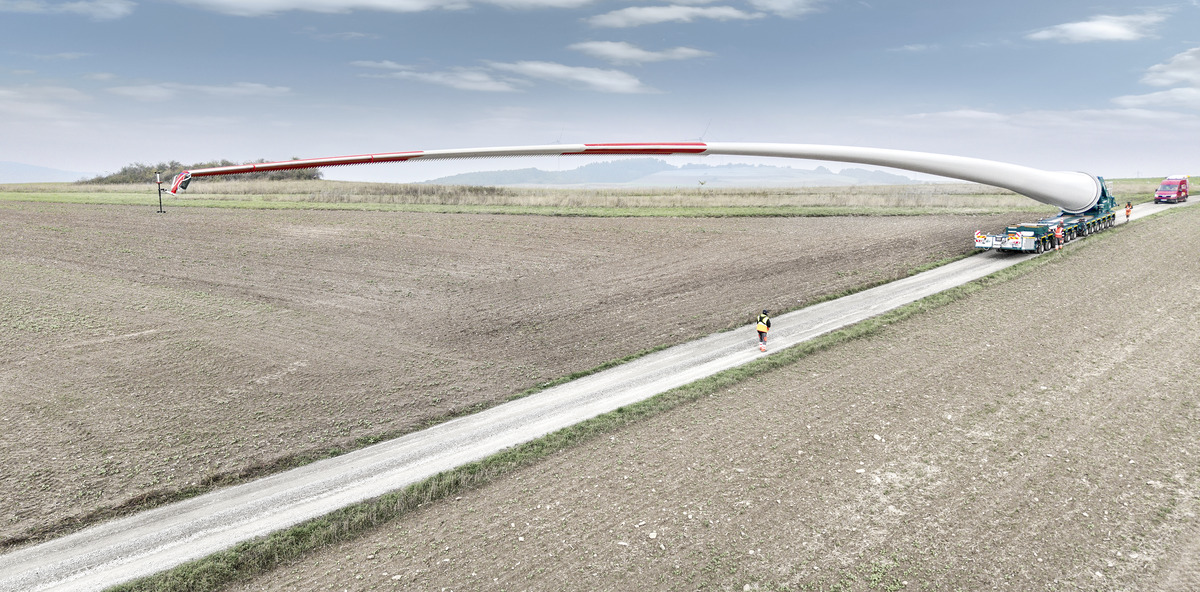 For the first time, the wind turbine manufacturer ENERCON has used its new TII Scheuerle BladeLifter for the transport of rotor blades.

Find out more 👉 heavytorque.co.uk/enercon-bladel…

#Enercon #TIIScheuerle #BladeLifter #HeavyTorque #TransportNews #NimblePublishing #FollowThePenguin