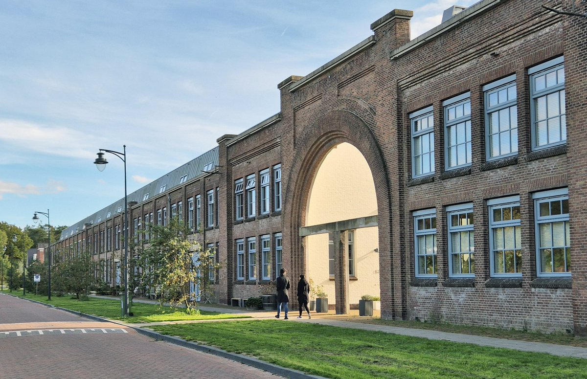 NandaSluijsmans's tweet image. Het #Enka-terrein in #Ede, een prachtig buurtje waar nieuw wonen en cultuurhistorie bijeen komen!

In de reeks: Bouwsteen voor de stad en het dorp van morgen.