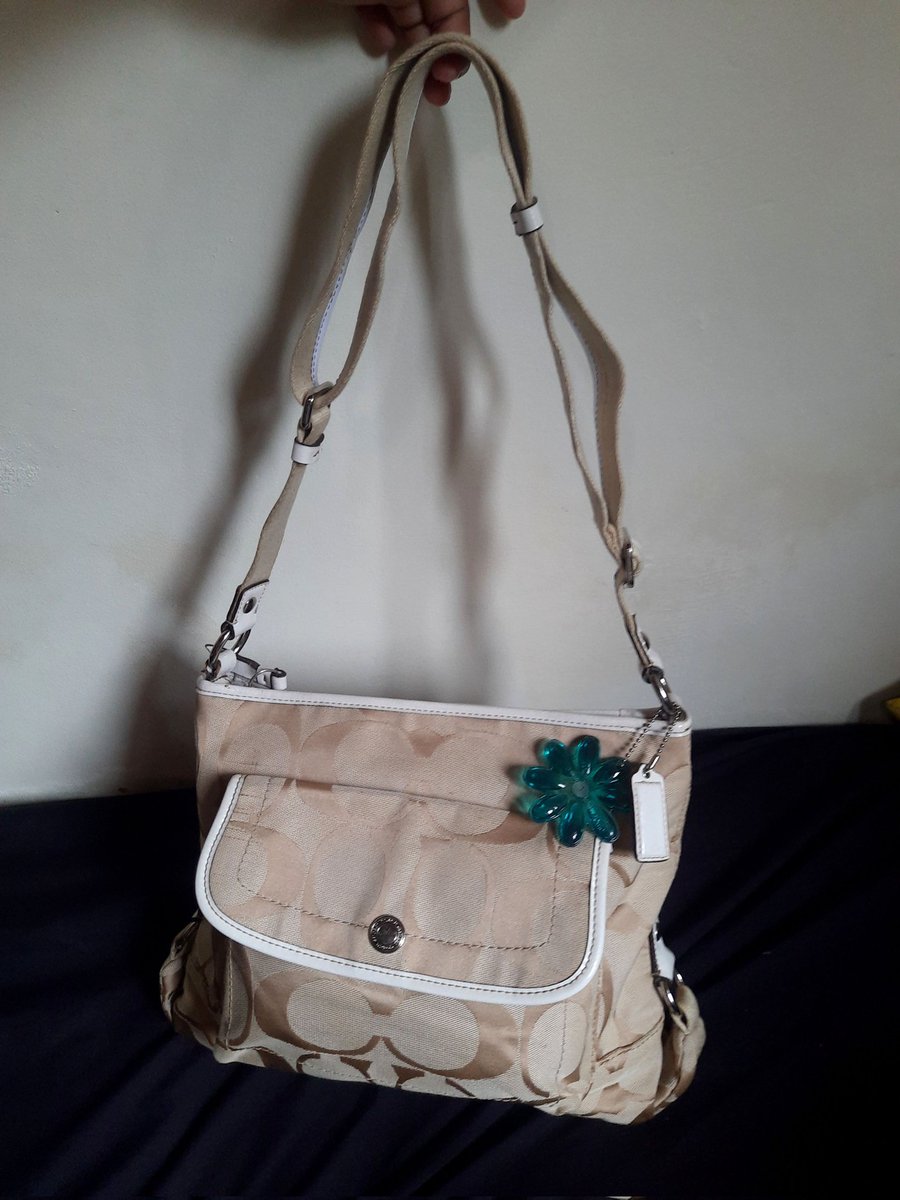 febconc_'s tweet photo. Wts preloved coach kyra daisy crossbody.
Mulus, pemakaian normal aja.
28x33x6. Bag only with bag charm.
Tali bisa di adjust
550k https://t.co/wlkYEqx7zo