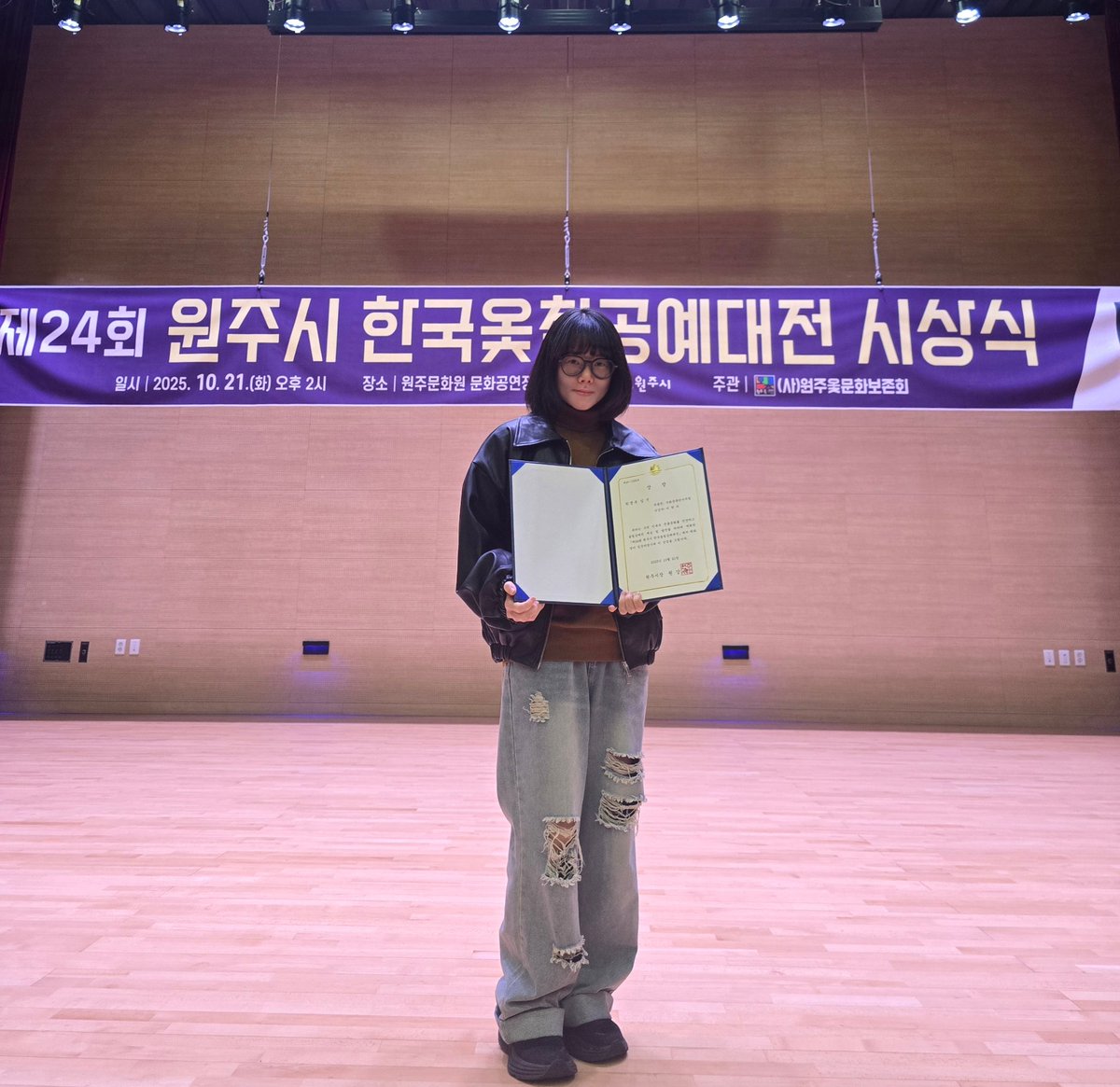 우쨌든 시상식 다녀옴
넘 졸리고 정신없어서 작품들 사진을 안찍었네;;멍청