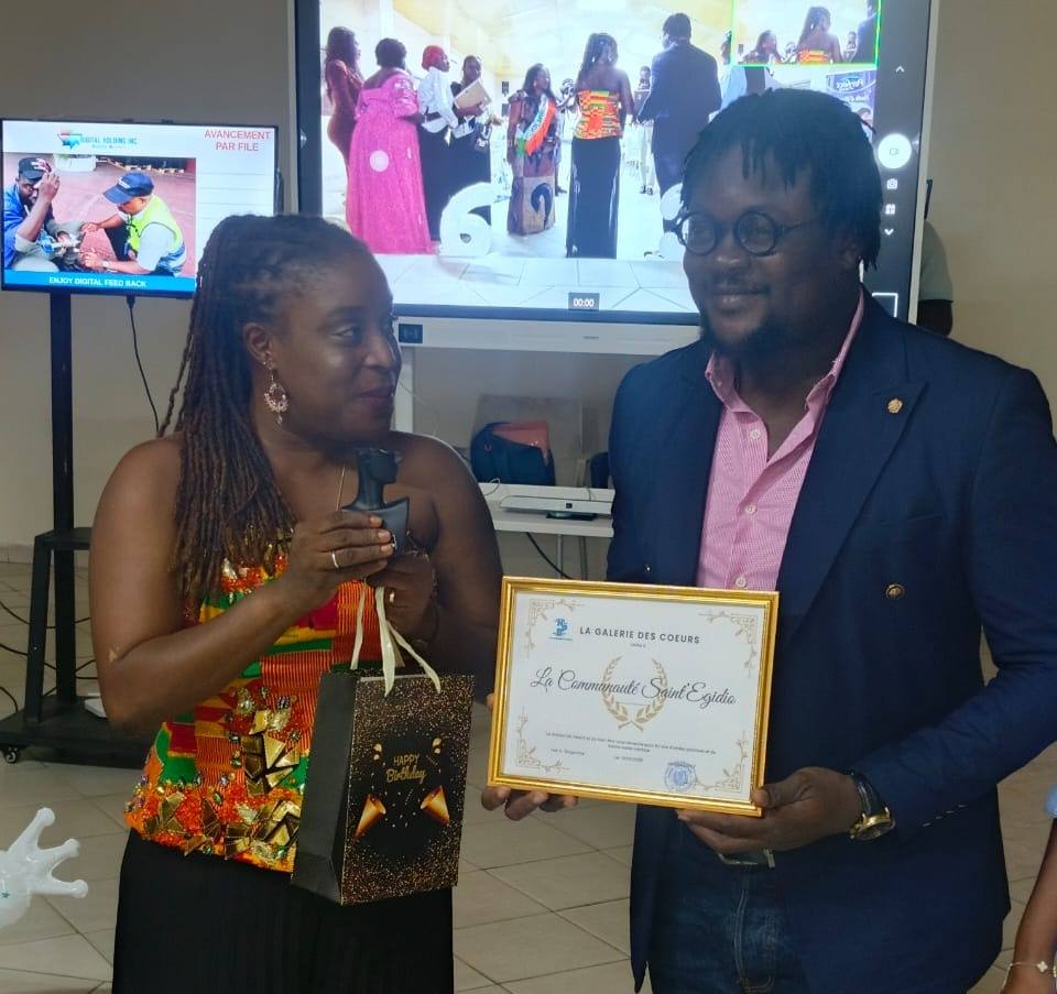 Immagini dalle comunità nel mondo: Abidjan, Costa d'Avorio - Un riconoscimento per la presenza fedele di Sant'Egidio nell'ospedale psichiatrico di Bingerville ... comunitadisantegidio.info/2025/10/21/abi…