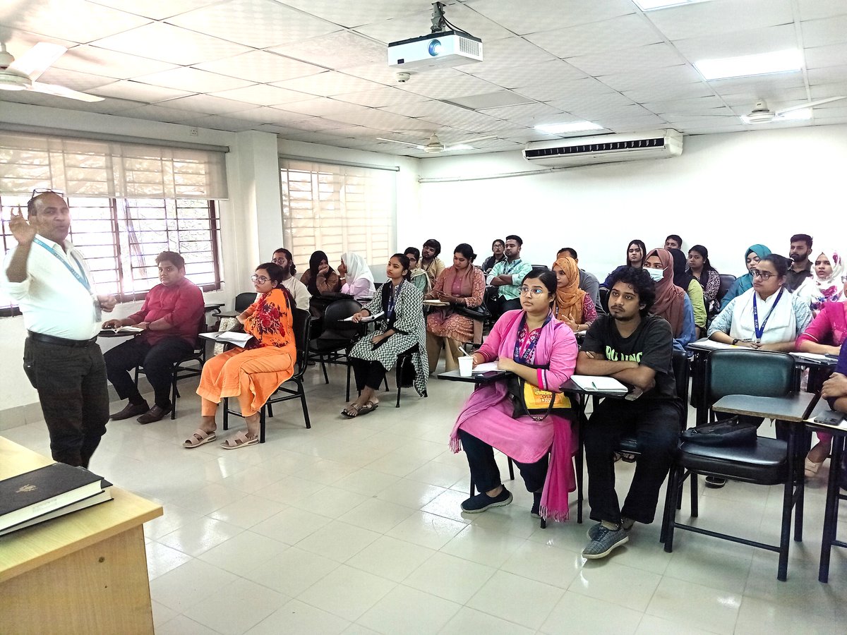 LibraryULAB's tweet image. ULAB Library organized a session for the students of BBS 2102 course (Presenting &amp;amp; Application of Bangla Writing) on 19 October 2025 in the classroom on Turnitin: similarity and plagiarism checker, reference management, data searches.