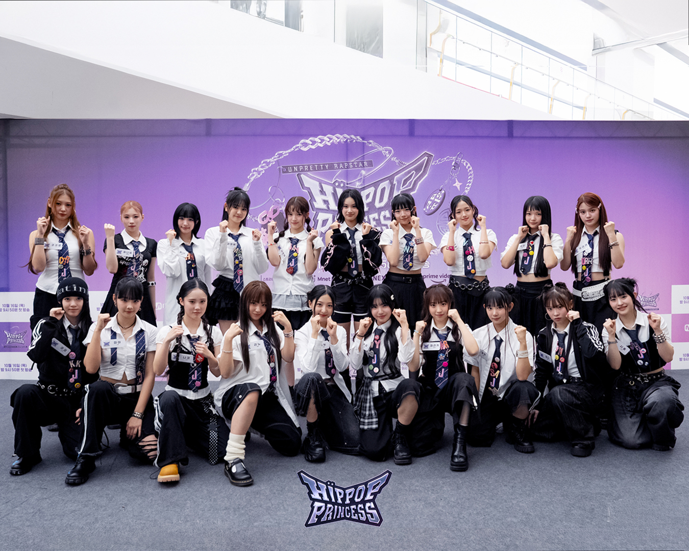 첫방송 전에 전원 핸드마이크 라이브한 쇼케이스 | 인스티즈