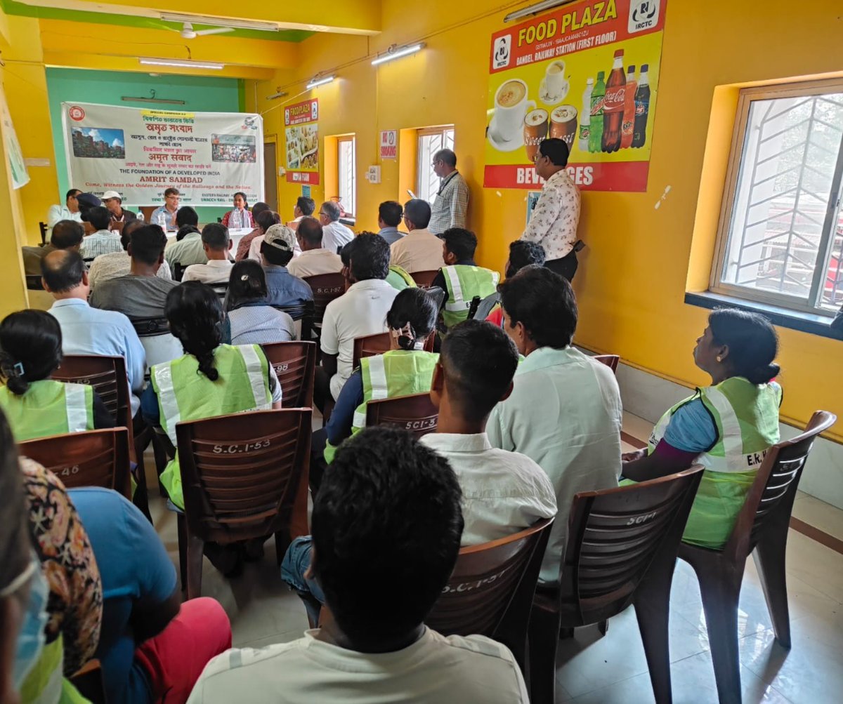 RailMinIndia's tweet photo. Under #SpecialCampaign5.0, Amrit Samwad was organised at Bandel Junction, West Bengal, bringing passengers and Railway authorities together to discuss cleanliness, station amenities and better services.

#IRSpecialCampaign5 #SCDPM5.0 https://t.co/Clr6aF4GtR
