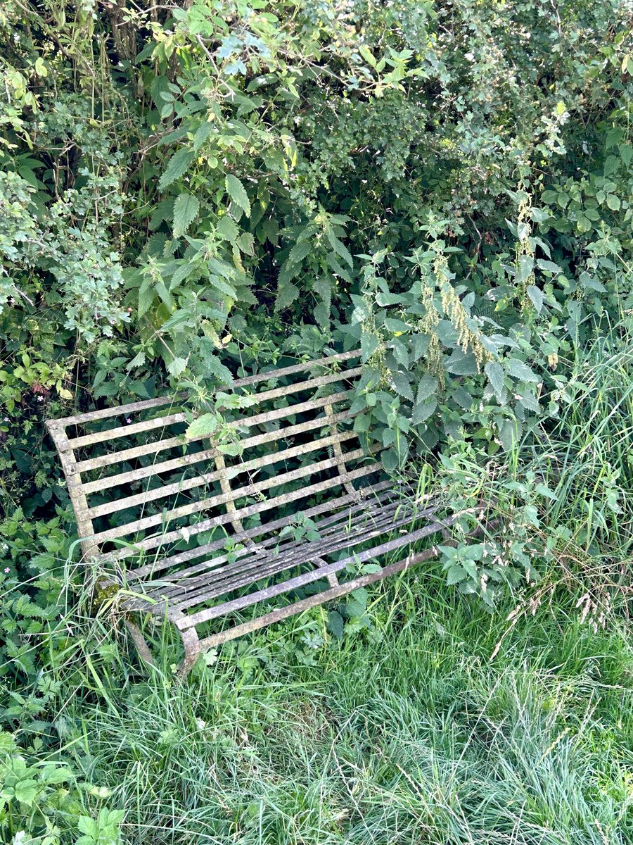 Garry40278947's tweet image. #DailyPicTheme2
It looks #outof place now, but I suspect it was a nice place to sit