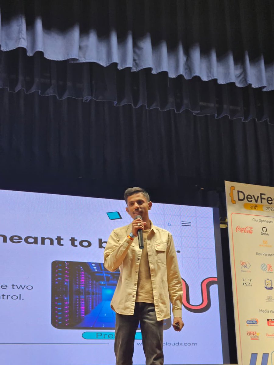 MBTCEO's tweet image. 🚀 Honoured to speak at @Google  DevFest 2025, hosted by @GoogleIndia  (GDG) — where I shared insights on #Internet 3.0, the next evolution of the web.

I spoke about how the internet is entering its third evolution — from information and connectivity to ownership.