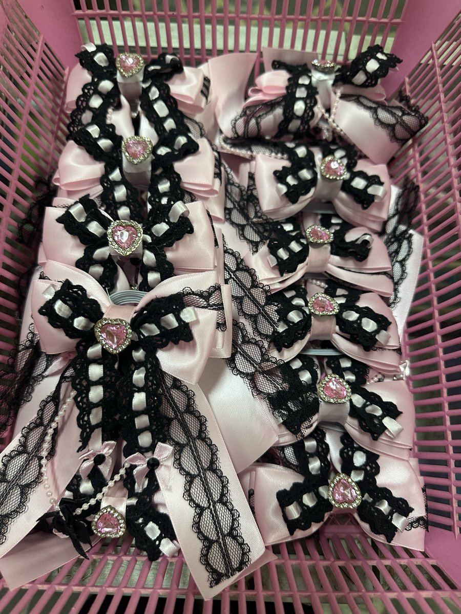 panad888's tweet photo. 🎀โบว์ติดแท่งไฟ   🎀
📌📌นัดรับประตู1  

♥️วันที่24-25-26♥️
🍒อัปเดตงานว่างตอนนี้🍒

👉ขอดูเพิ่มDM 📲
👉100฿ ทุกชิ้น 🎀
✅นัดรับ10โมงเช้า-6โมงเย็น

#BLACKPINK
 #DEADLINE_IN_BANGKOK #BLACKPINK_DEADLINE_IN_BANGKOK https://t.co/2y0CHmhKZP