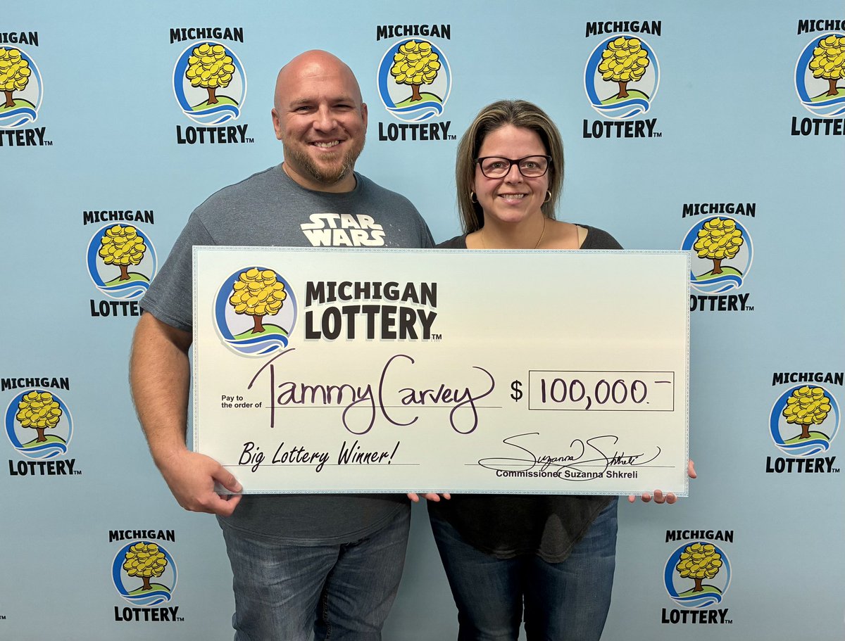 Crypto__Goku's tweet image. 🇺🇸 Elle gagne 100 000 $ au loto américain Powerball grâce à des numeros donnés par ...ChatGPT.
La loterie du Michigan a confirmé ce gros gain au Powerball mais a souligné que l'IA ne peut pas prédire les résultats aléatoires de la loterie.
Tammy Carvey, une résidente de 45 ans…
