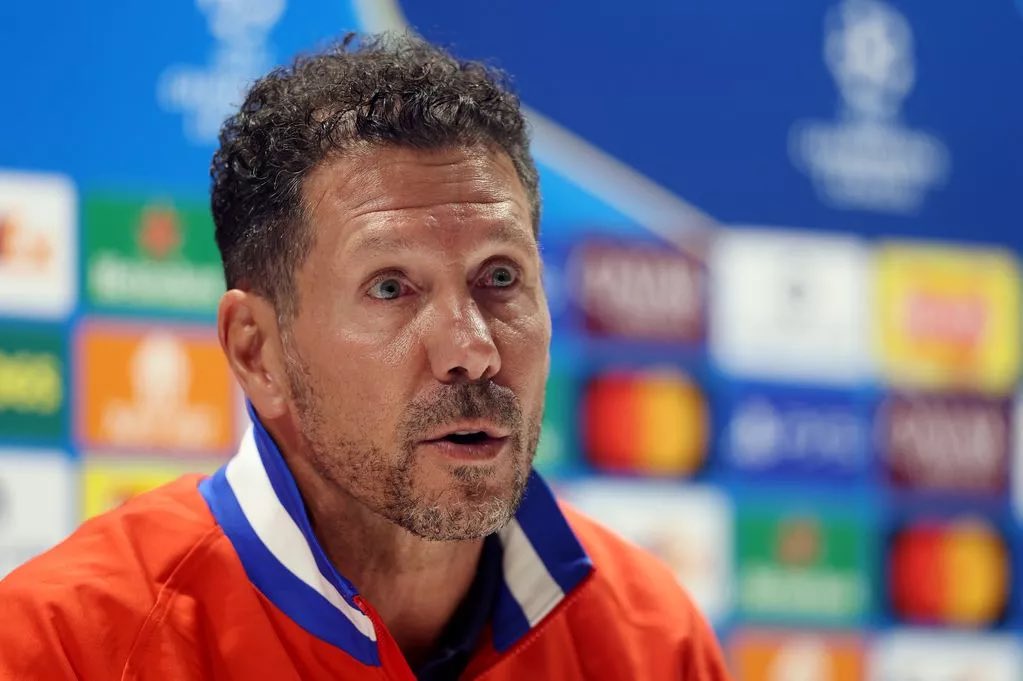 🗣️ دييغو سيميوني يشيد بأرتيتا:

"لقد عملوا مع أرتيتا لخمس أو 6 سنوات، بهوية واضحة لا يتنازلون عنها. بل على العكس، فهم يُحسّنون أداءهم، ويجلبون لاعبين رائعين للمراكز التي يعتقدون أنهم قادرون على مواصلة التطور فيها بنفس الروح. إنهم ينافسون في جميع مباريات البريميرليغ حتى النهاية،