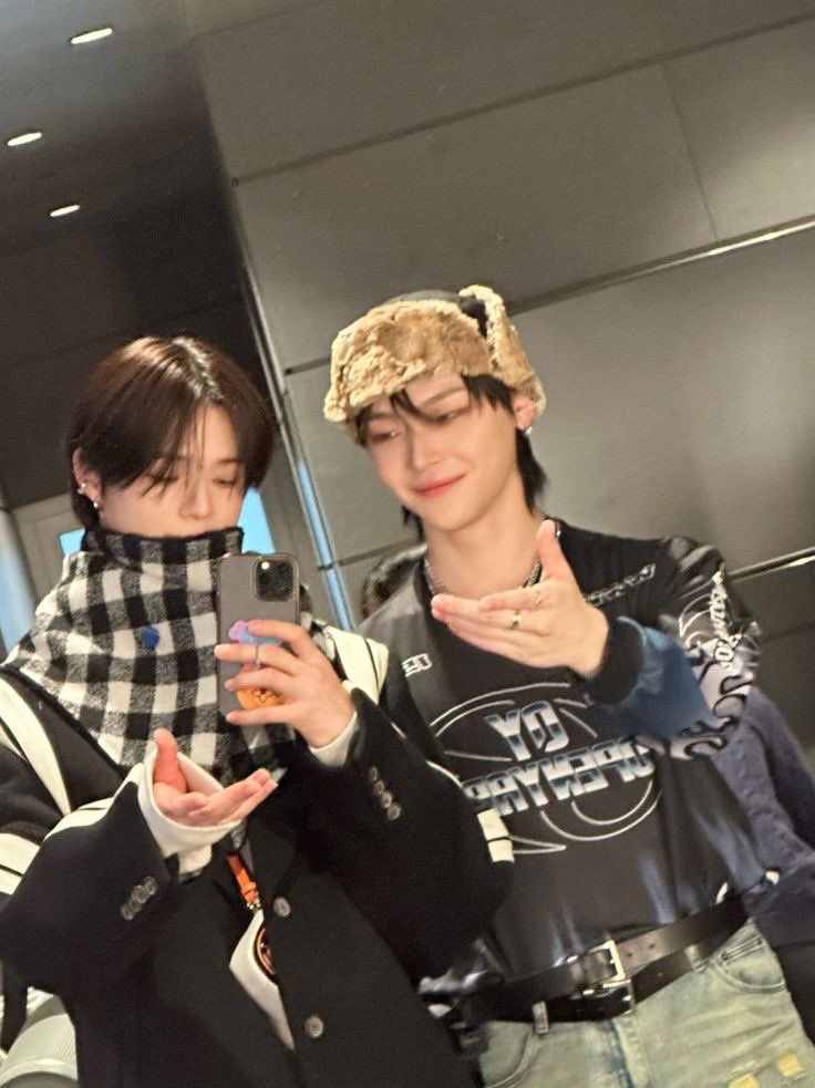 🎂🎉
أعتذر على التأخير، ولكن لنتمنَّ لهيونق اندتيم الوسيم عامًا جميلًا يا رفاق!" 🌟

#케이생일_축하해_수다수닥
#ケンじょうびおめでとう
#HAPPY_K_DAY