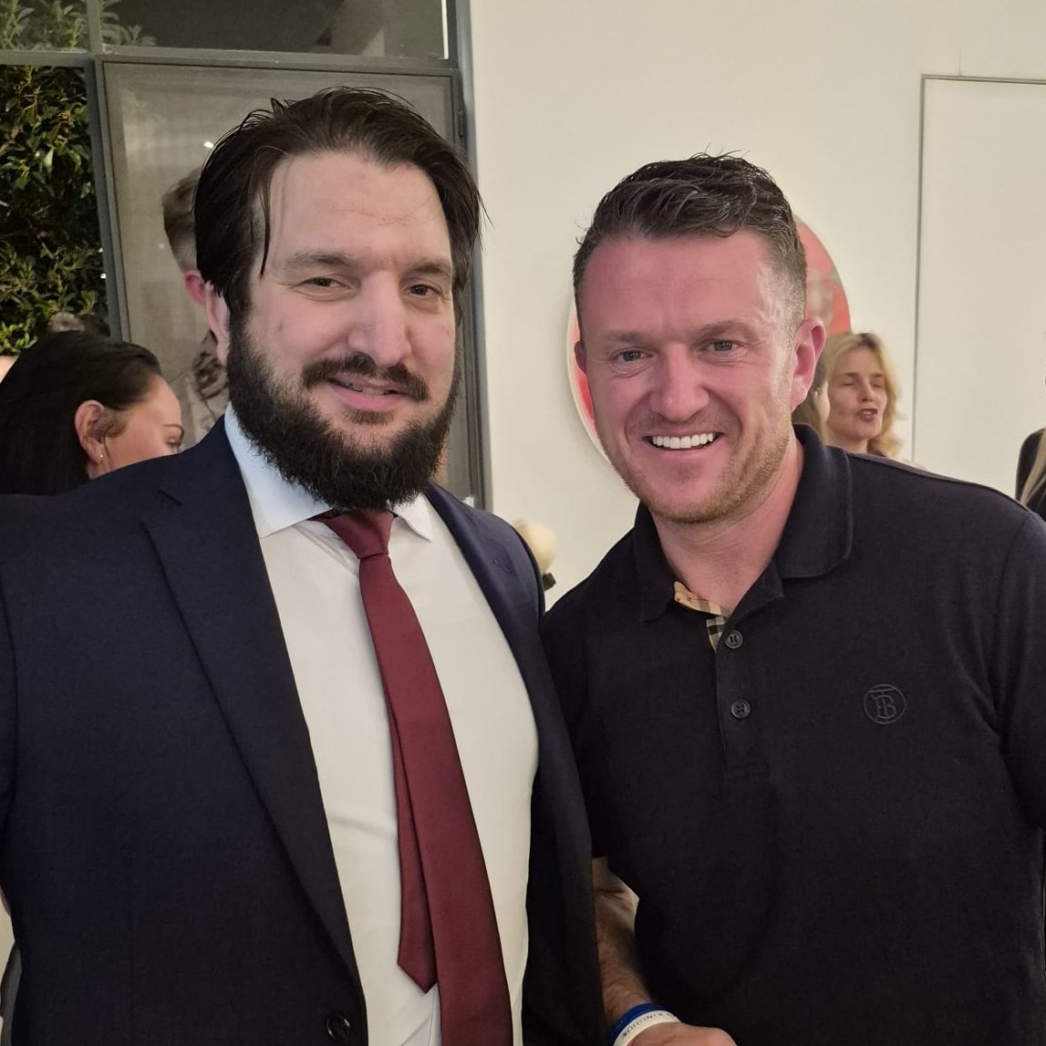 This guy came up to me and wanted to take a photo. <a href="/TRobinsonNewEra/">Tommy Robinson 🇬🇧</a>
